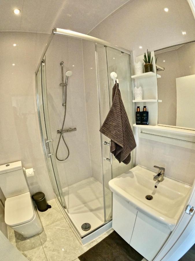 Lovely One Bedroom Flat London Bagian luar foto