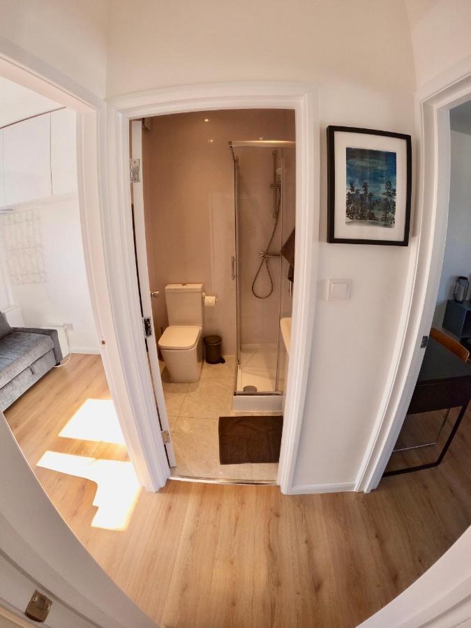Lovely One Bedroom Flat London Bagian luar foto