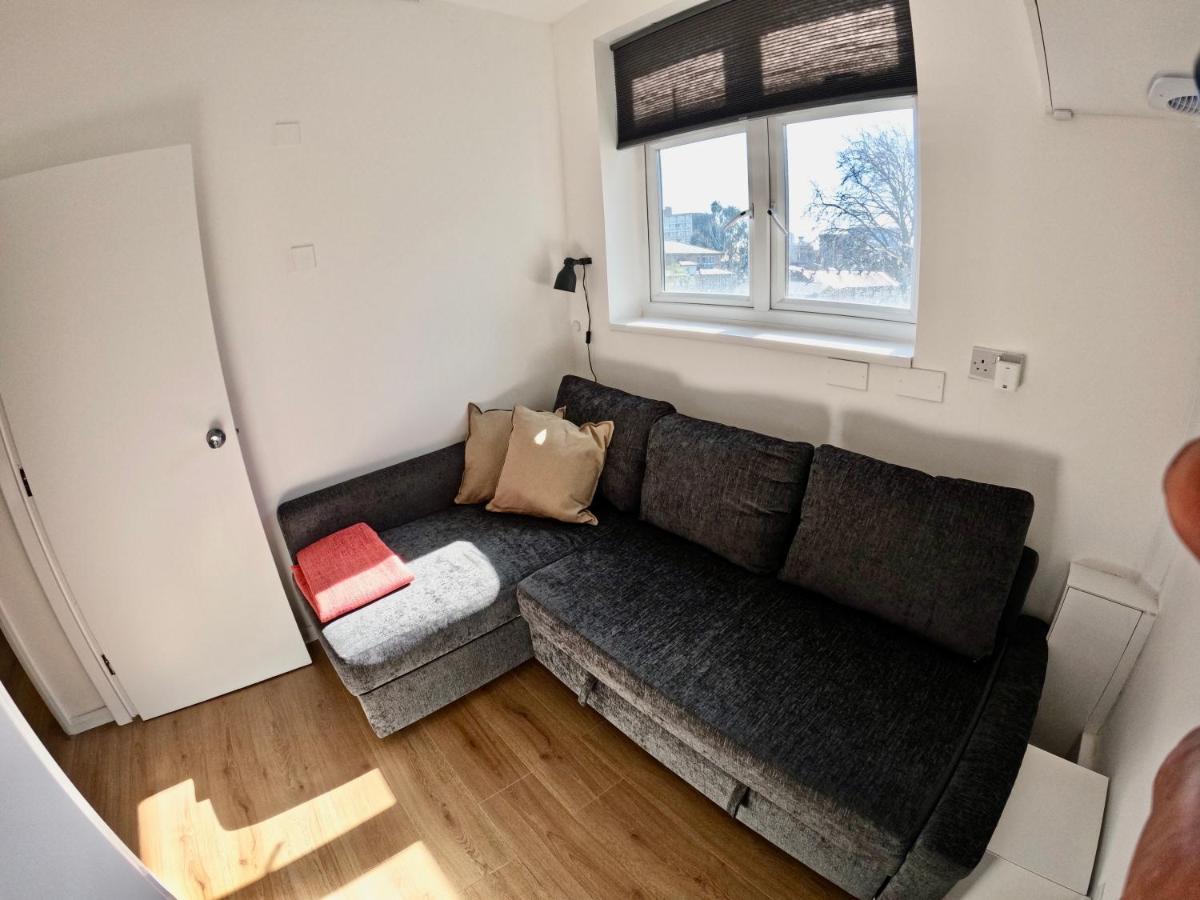 Lovely One Bedroom Flat London Bagian luar foto